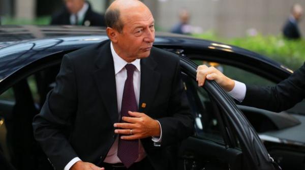 basescu traian cu tinicheaua de coada la liege