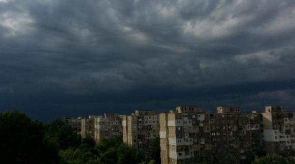 alerta meteo ploi torentiale grindina si vijelii maine in toata tara