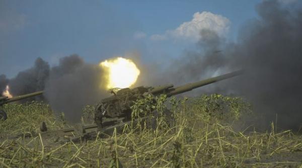 noi lupte la periferia donetkului autoritatile de la kiev indeamna populatia sa paraseasca orasul