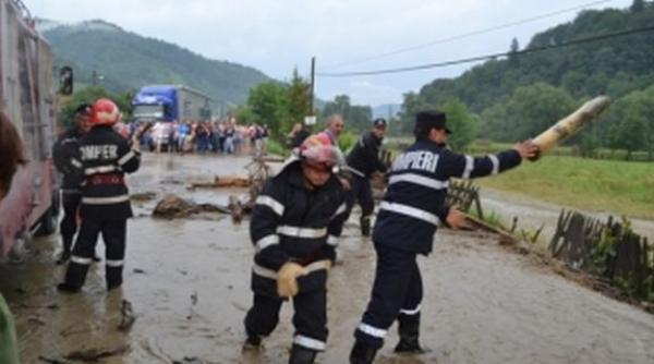 circulatie blocata pe dn 73 intre pitesti si brasov din cauza aluviunilor ajunse pe carosabil