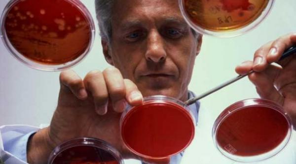 prof dr streinu cercel un pacient cu ebola devine contagios abia cand apar simptomele bolii