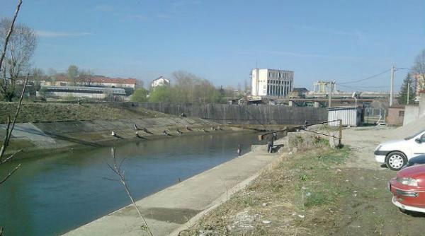 o femeie de 42 de ani a fost gasita moarta in rau la pitesti