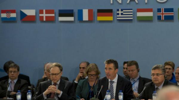seful nato avertizeaza exista o probabilitate ridicata ca rusia sa intervina militar in estul ucrainei