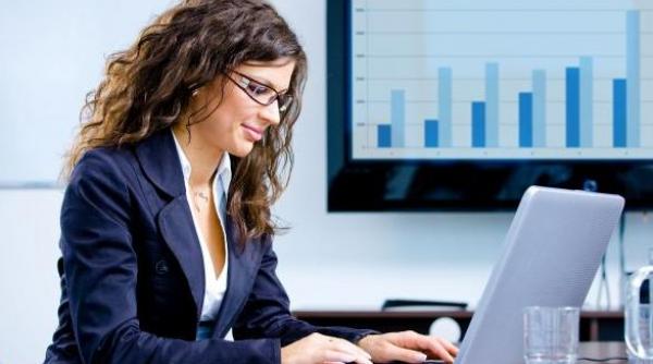 cod vestimentar la asf angajatii au voie sa poarte jeans accesorii vesele si imprimeuri doar vinerea