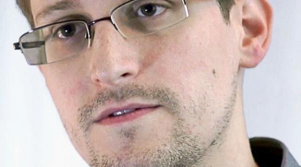 snowden sustine ca afirmatiile nesincere ale sefului serviciilor secrete americane l au motivat sa actioneze