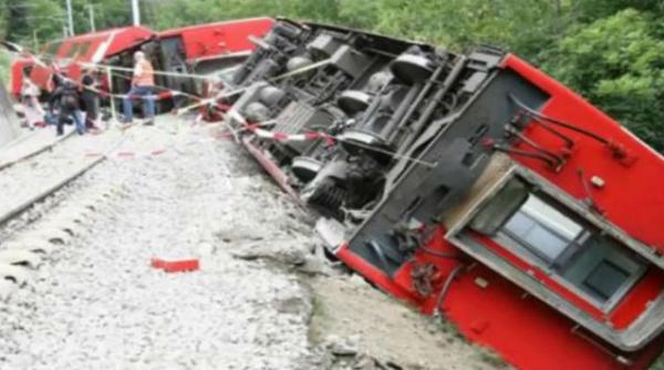 un tren a deraiat in elvetia in urma unei alunecari de teren