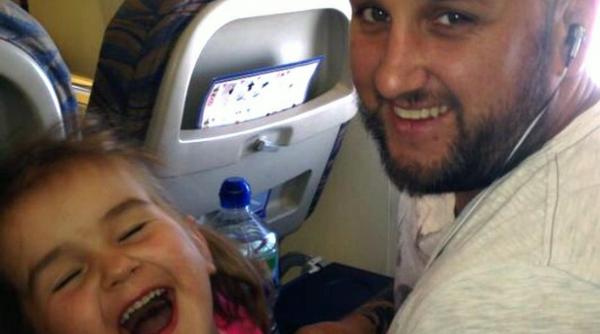 o minune de fetita de doar patru ani a fost aproape de moarte din cauza prostiei unui adult