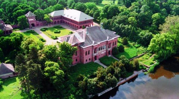 procesiune cu moastele sf voievod martir brancoveanu la palatul mogosoaia