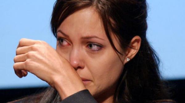 a gre it angelina jolie dubla mastectomie nu e o solu ie pentru femeile cu cancer de san