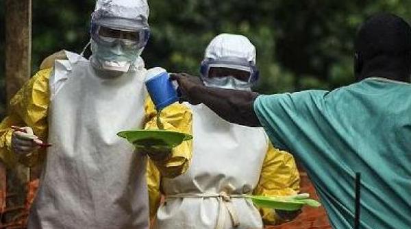 ebola pe strada si in spital