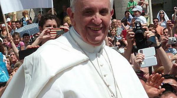 papa francisc se declara dispus sa viziteze irakul si china in anumite conditii