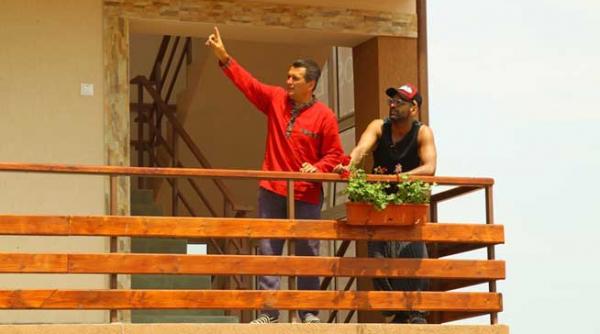 poftiti pe la noi o porecla originala e adoptata imediat muneer ii spune lui nea marin raj kapoor