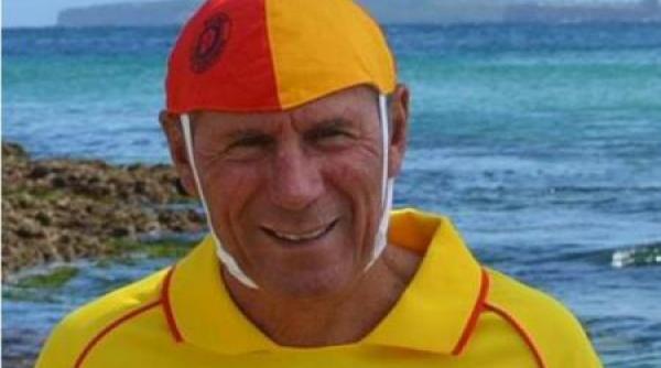 a inotat aproape 13 ore un australian de 70 de ani cel mai varstnic inotator care a traversat canalul manecii