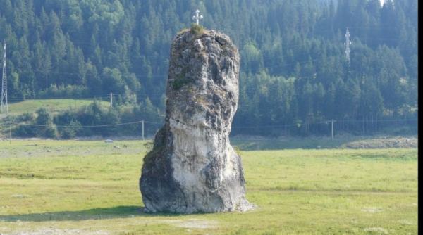 ciudatenii din masivul ceahlau stancile care se misca singure si muntii care dispar