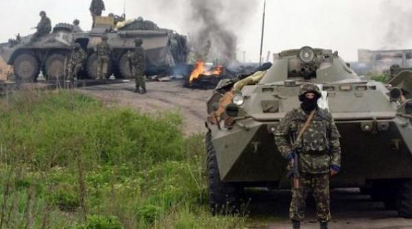 lupte grele la lugansk kievul sustine ca a capturat doua blindate rusesti in estul ucrainei