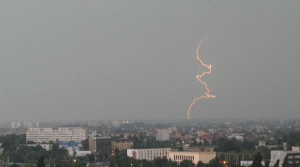 cod galben de instabilitate atmosferica pentru bucuresti pana la ora 19 30