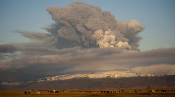 cod rosu de alerta pentru zboruri dupa eruptia vulcanului islandez bardarbunga