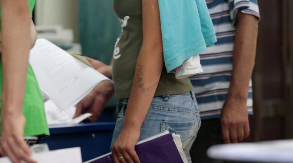 bacalaureatul de toamna continua luni cu proba scrisa la limba romana