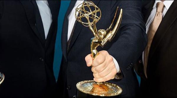 premiile emmy 2014 cine sunt favoritii televiziunii in acest an lista completa a premiilor