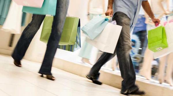 economia creste romanii nu dau drumul la consum