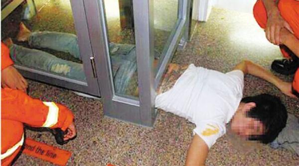 dorel darwin awards china bancomat