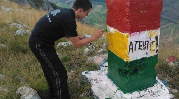 extremism maghiar in romania tricolorul vlah a disparut iar rosul albul si verdele drapelului maghiar a revenit acolo unde ii este locul