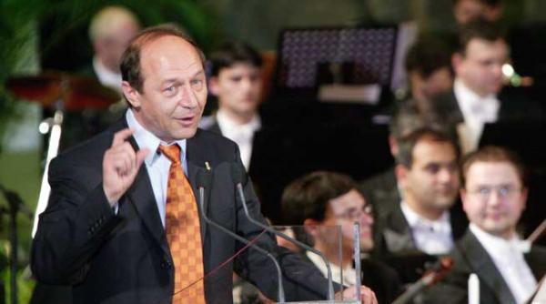basescu imunizat inainte de termen
