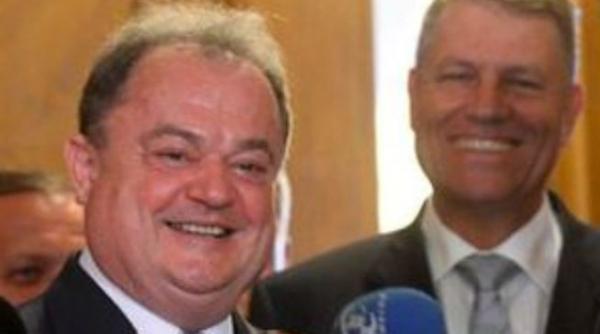 ponta doi politruci penibili iohannis si blaga acesti pacala si tandala ai politicii romanesti s au hotarat sa reclame comisiei europene sa nu ne dea dezvoltarea regionala