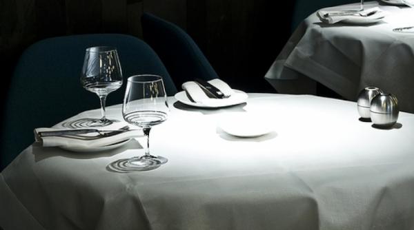 un barbat s a imbogatit dupa ce si a scos iubita la restaurant ce a gasit in farfurie foto