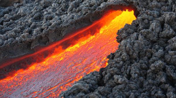 stare de urgenta in hawaii rauri de lava curg spre case in urma eruptiei vulcanului kilauea video