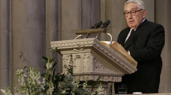 kissinger il indeamna pe obama sa lanseze un atac total impotriva jihadistilor