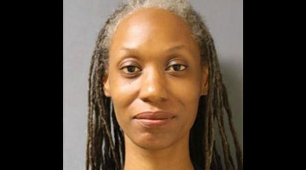 o profesoara a dansat in poala unui elev cadou pentru ca acesta implinise 15 ani