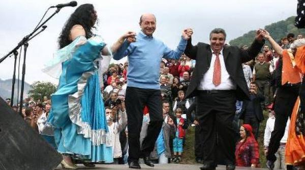 basescu si udrea merg la costesti