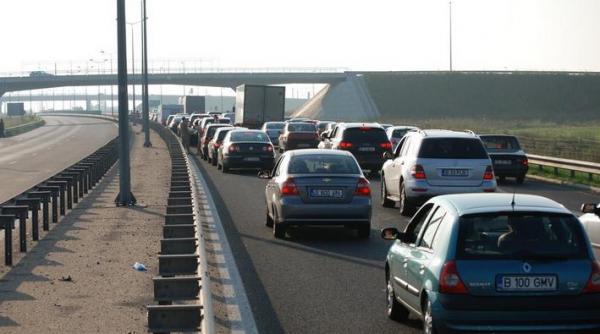 trafic blocat pe autostrada soarelui inainte de lehliu gara cozile de masini se intind pe mai multi kilometri