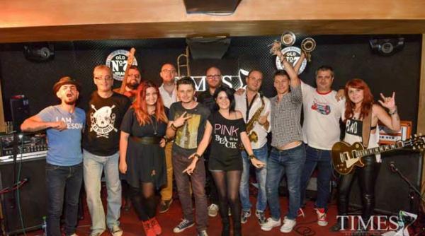 un nou proiect cu doi fosti membri cargo