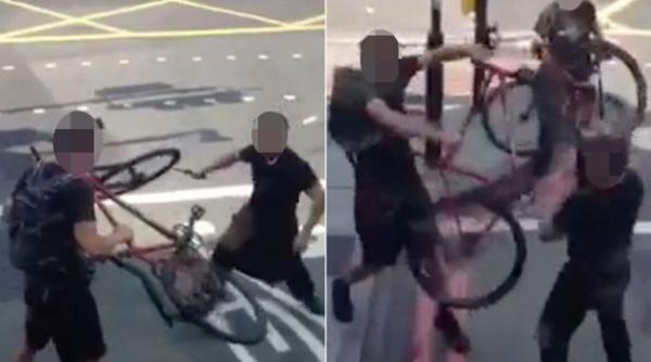 video atacat cu un cutit imens in plina strada in miezul zilei