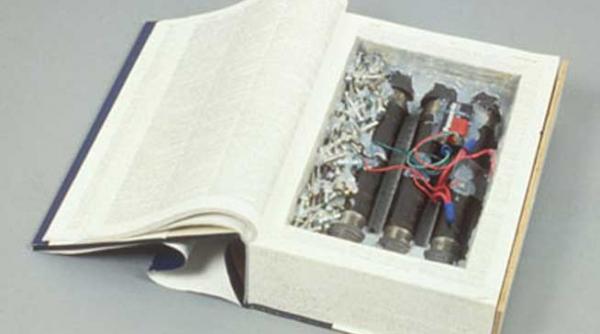 teroristul din plosca care expedia bombe ascunse in carti a fost trimis in judecata