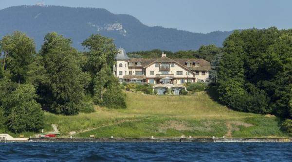 cincisprezece persoane la capataiul lui schumacher acasa