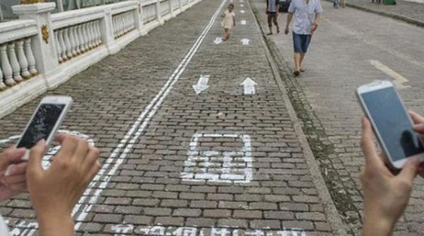 banda trotuar dependenta telefon mobil