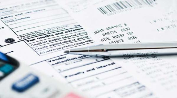 doar 70 dintre romani isi platesc la timp facturile