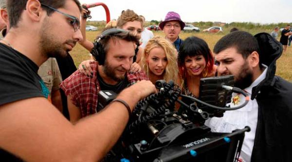 filmari pe camp cu vacute si ice bucket challenge pentru promo ul noului sezon src fun factory