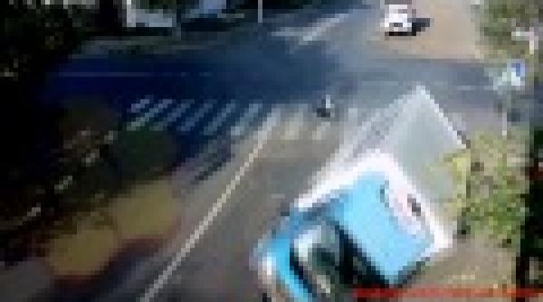 video ce noroc cum scapa un biciclist nevatamat dintr un accident groaznic