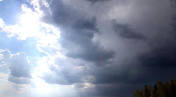 cod galben de ploi torentiale in cinci judete din zona moldovei pana la ora 19 00