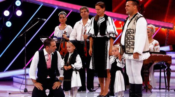 lorelai o feti a nascuta fara bra e i femururi demonstreaza ca poate fi next star