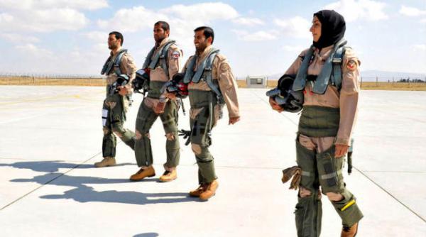 femeie pilot emiratele arabe unite