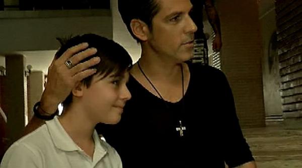 rock starul banica isi prezinta baiatul pe stefan in emisiunea x factor