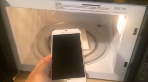 ce se intampla daca pui un iphone 6 in cuptorul cu microunde anuntul oficial al apple