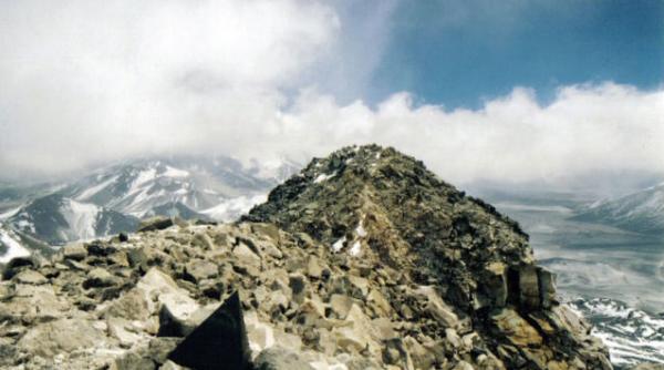 consiliul judetean hunedoara a alocat 10 000 de lei pentru expeditia de cucerire a vulcanului ojos del salado din chile