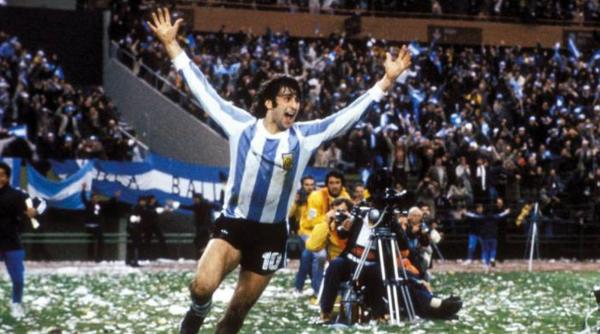 veste cumplita pentru legendarul fotbalist mario kempes