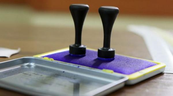 tragerea la sorti pentru ordinea de inscriere a candidatilor la presedintie si a semnelor electorale pe buletinele de vot